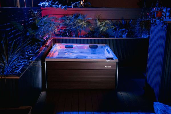 jacuzzi-j-404-hot-tub-platinum-modern-hardwood-night-04